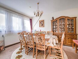 Large Holiday Apartment near Willingen with Private Garden & Terrace