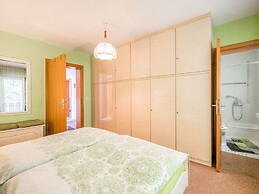 Large Holiday Apartment near Willingen with Private Garden & Terrace