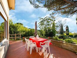 Belvilla by OYO Exquisite Villa With Garden
