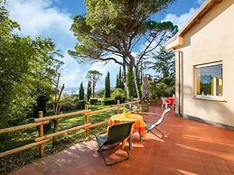 Belvilla by OYO Exquisite Villa With Garden