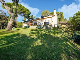 Belvilla by OYO Exquisite Villa With Garden
