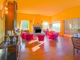 Belvilla by OYO Exquisite Villa With Garden