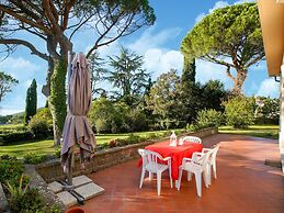 Belvilla by OYO Exquisite Villa With Garden