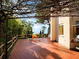 Belvilla by OYO Exquisite Villa With Garden