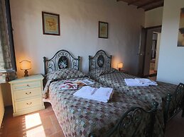 Farmhouse in Arbia Asciano With Pool