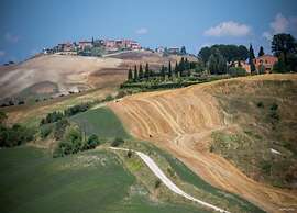 Farmhouse in Arbia Asciano With Pool