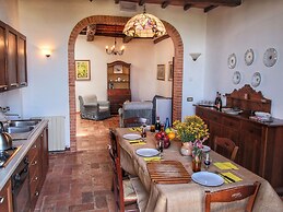 Farmhouse in Arbia Asciano With Pool