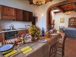 Farmhouse in Arbia Asciano With Pool