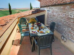 Farmhouse in Arbia Asciano With Pool