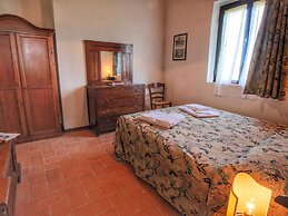 Farmhouse in Arbia Asciano With Pool