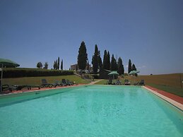 Farmhouse in Arbia Asciano With Pool