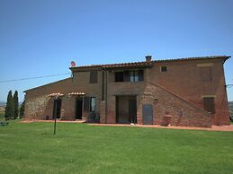 Farmhouse in Arbia Asciano With Pool