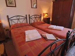 Farmhouse in Arbia Asciano With Pool