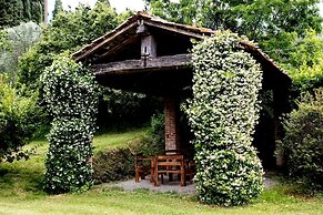 Apartment With Swimming Pool in Ghizzano Italy