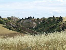 Apartment With Swimming Pool in Ghizzano Italy