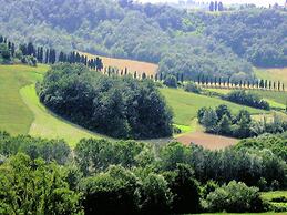 Apartment With Swimming Pool in Ghizzano Italy