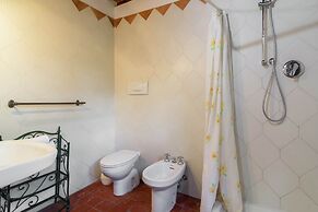 Apartment With Swimming Pool in Ghizzano Italy