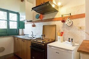 Apartment With Swimming Pool in Ghizzano Italy