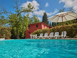 Apartment With Swimming Pool in Ghizzano Italy