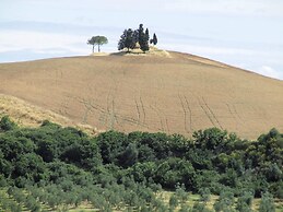 Apartment With Swimming Pool in Ghizzano Italy