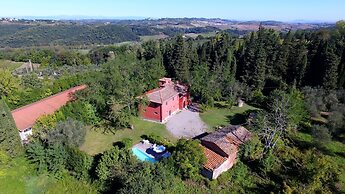 Apartment With Swimming Pool in Ghizzano Italy