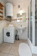 Modern and Cosy Apartment Near Krakow's Old Town