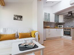 Modern and Cosy Apartment Near Krakow's Old Town
