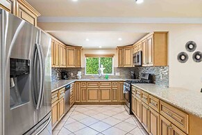 6BR Palm Springs Pool Home by ELVR -3097