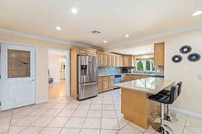 6BR Palm Springs Pool Home by ELVR -3097