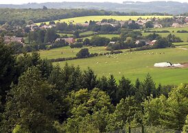 Chalet With Private Tennis Court in Humain