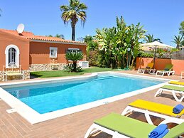 Villa in Quiet Area with Private Pool near Golf Courses & Marina