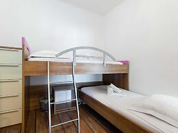 Modern Apartment in Podstrana with Hot Tub