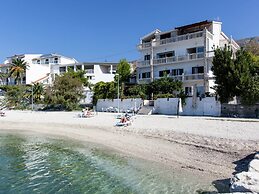 Modern Apartment in Podstrana with Hot Tub