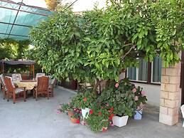 Modern Apartment in Podstrana with Hot Tub