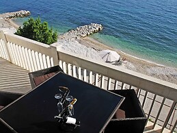 Modern Apartment in Podstrana with Hot Tub