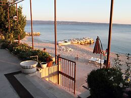 Modern Apartment in Podstrana with Hot Tub