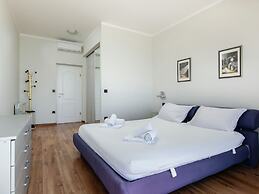 Modern Apartment in Podstrana with Hot Tub