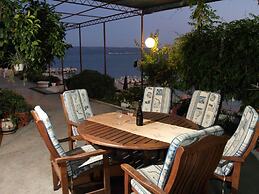 Modern Apartment in Podstrana with Hot Tub