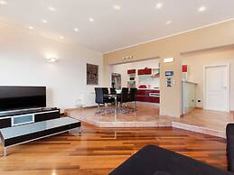 Modern Apartment in Podstrana with Hot Tub