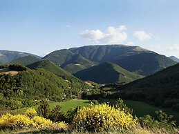 Farmhouse With a Magnificent Panorama, Swimming Pool, Near Cagli