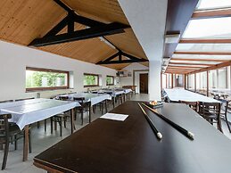 The Architecture of a Re-examined School