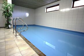 Apartment With Swimming Pool
