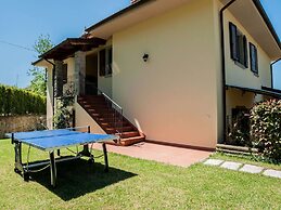 Villa in Lonnano With Pool