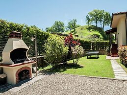 Villa in Lonnano With Pool