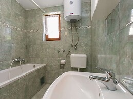 Nice Apartment on the Outskirts of Silo