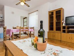 Nice Apartment on the Outskirts of Silo