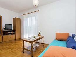 Nice Apartment on the Outskirts of Silo