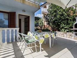 Nice Apartment on the Outskirts of Silo