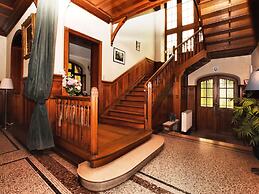 Beautiful Castle House in Spa With Spacious Garden