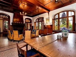 Beautiful Castle House in Spa With Spacious Garden